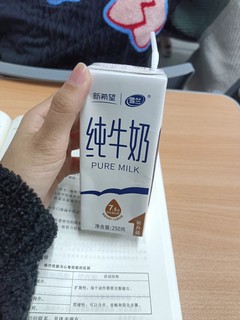 普普通通大学生早餐奶