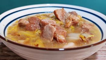 飘雪的冬天来一大碗清蒸猪肉罐头炖白菜好不好