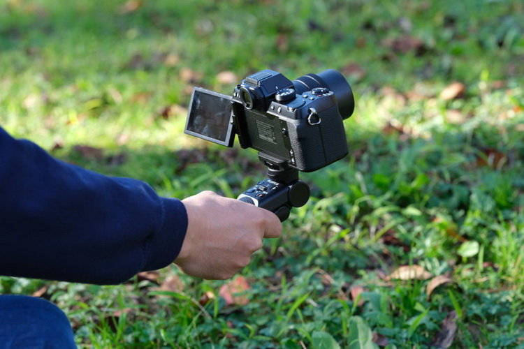 富士推出TG-BT1三脚架手柄，适用于X系列相机