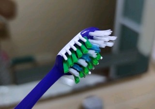 深度清洁牙缝，4周改善牙龈健康