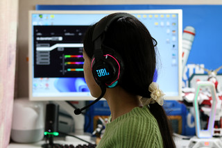 JBL头戴式游戏耳机，搭载众多黑科技功能