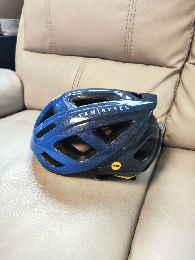 迪卡侬骑行头盔