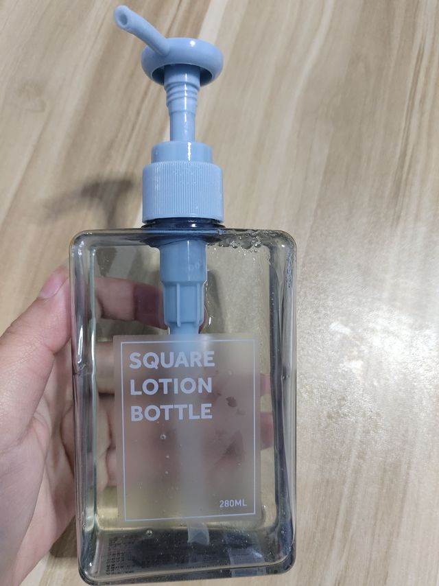 家具旅行必备的按压式空瓶