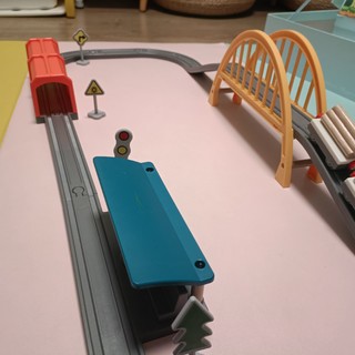 我仔2+年轻人的第一台玩具小火车