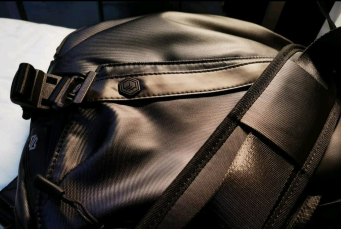 京东京造男士单肩斜挎包