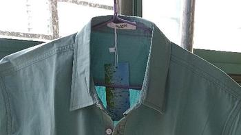反向操作很省钱，冬天购买夏季短袖：宽松休闲湖蓝短袖衬衫。