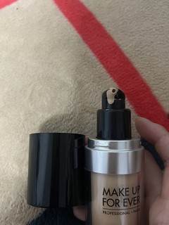 makeforever玫珂菲粉底液