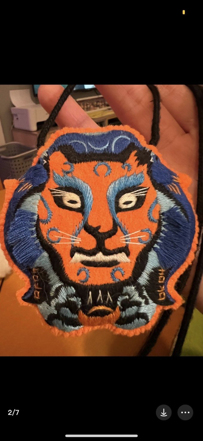 纯手工刺绣虎头挂饰_什么值得买