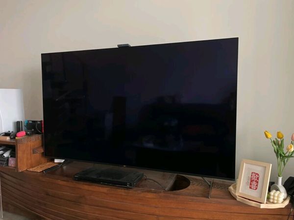 黑新房子换个大电视看世界杯