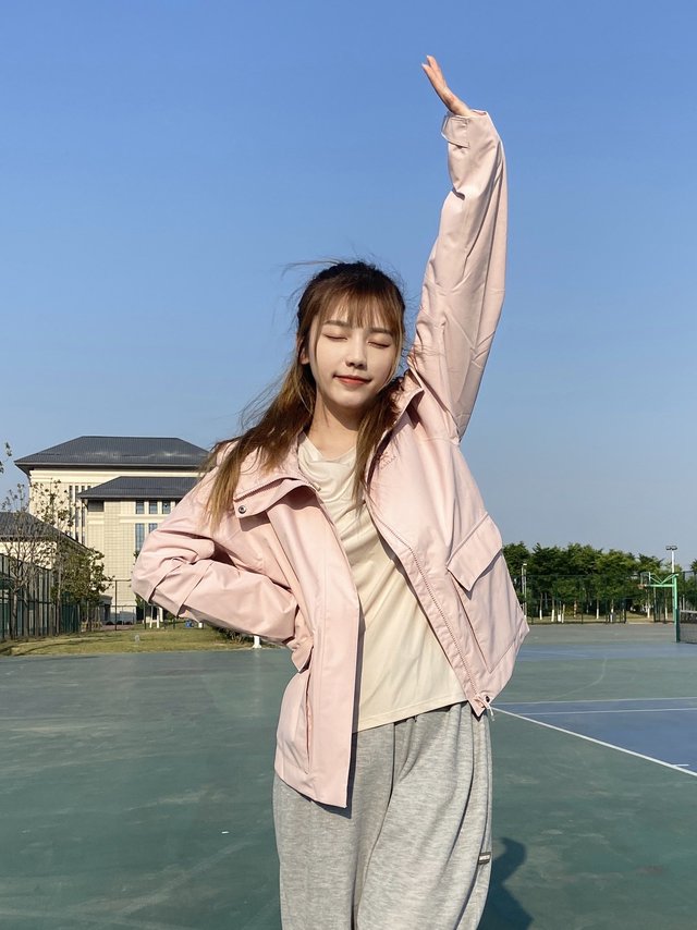 冲锋衣也有很好看的版型！这款还不错