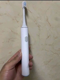 电动牙刷助你刷牙