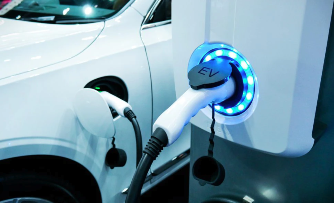 【评论有奖】你会选择新能源车还是燃油车？