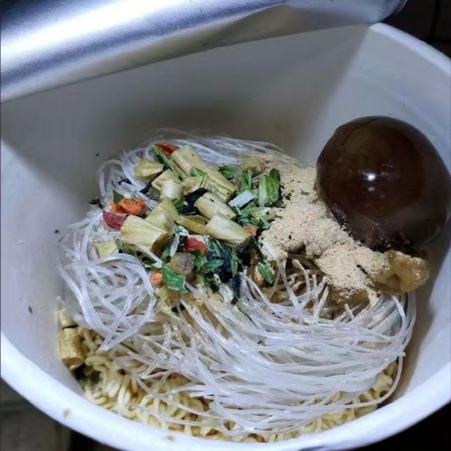 我不允许有人没有吃过粉面菜蛋