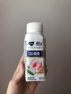 有果粒谷粒的甄酸奶哦