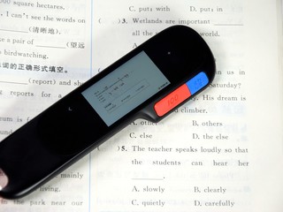 作业帮推出喵喵机学习笔S1，399的价格香不