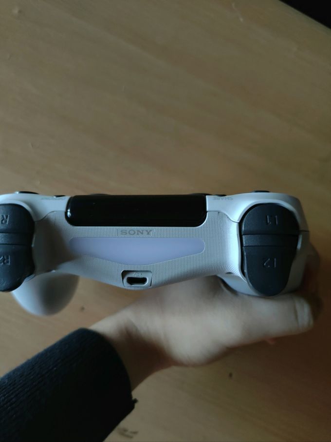 冬天就得帮男朋友实现愿望,索尼手柄