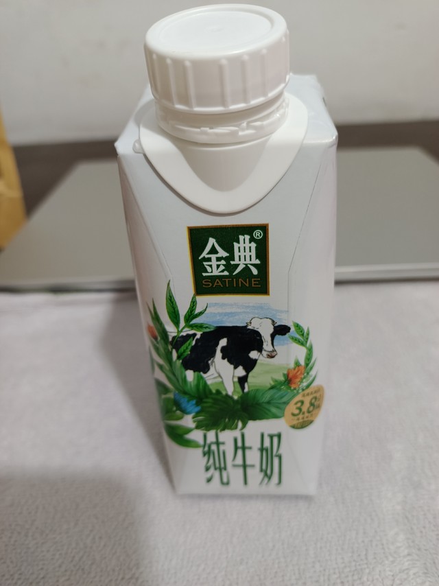 香醇可口长大个的纯牛奶