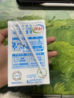 大朗起床喝牛奶咯