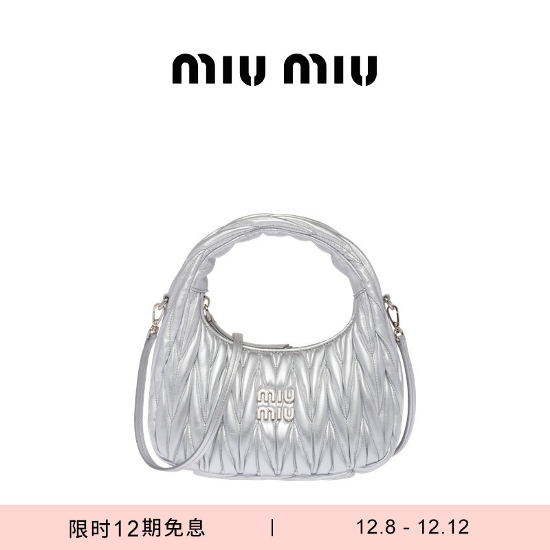 Miu Miu超短裙、all pink芭比粉、勃肯鞋、Prada腋下包，这些年度潮流单品你都跟过风吗？