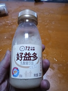 好益多乳酸菌饮料。