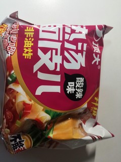 我的宿舍速食之顶大热汤面皮酸辣味