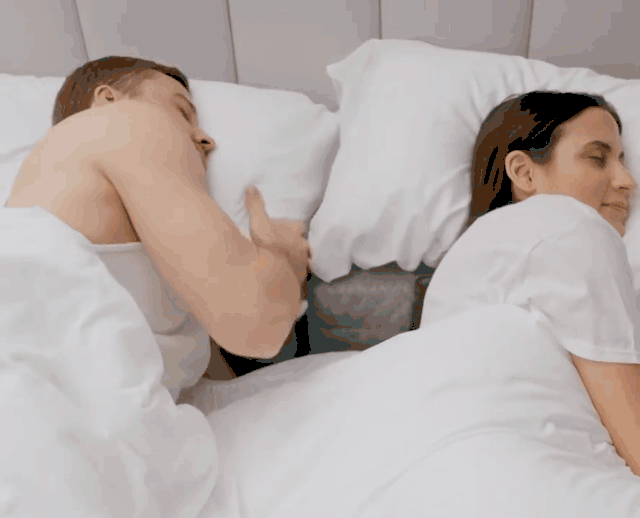 美国上市「侧睡专用床垫」，专为胳膊挖个洞，沉浸式入睡！网友：胳膊比你先睡着？？
