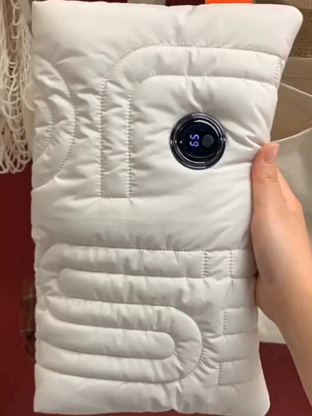 几素石墨烯热水袋便携式充电款。