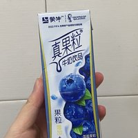 蓝莓味真果粒牛奶饮品
