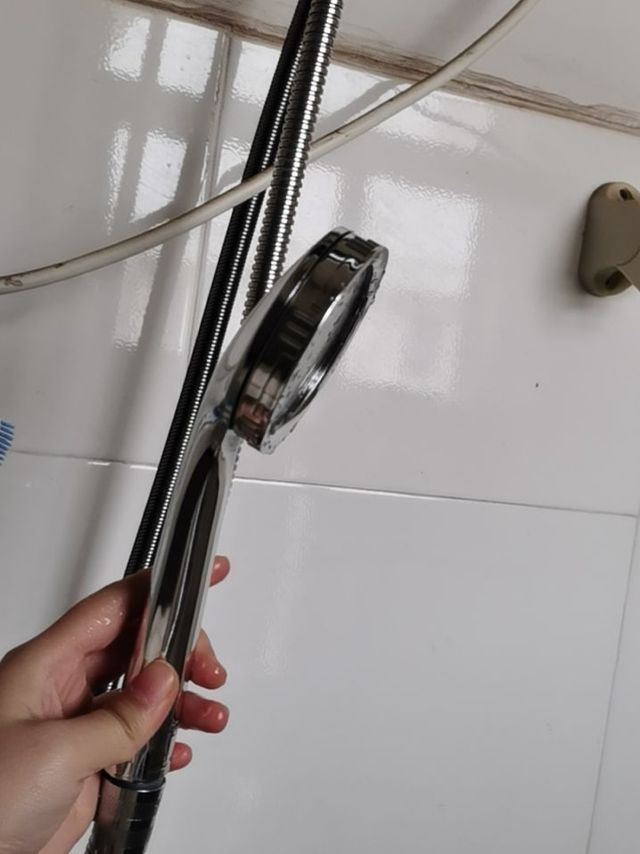 漏水多月的花洒管终于被我换新了