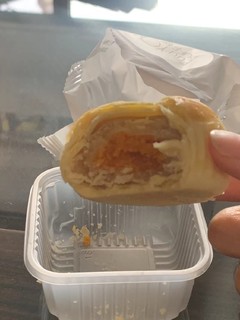 芝士蛋黄酥哎好香的