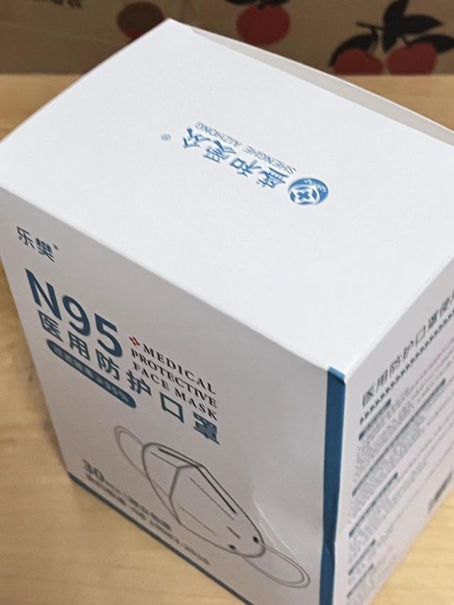 白色的口罩也太好看啦！！还非常实用！