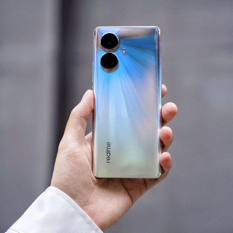 不走寻常路的卷王：真我realme 10Pro+