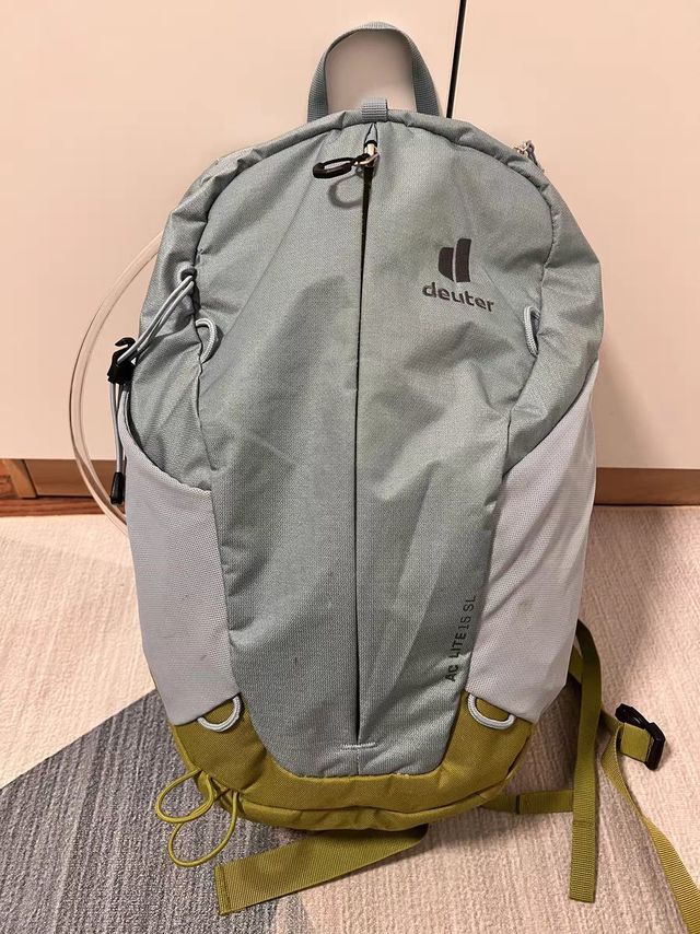 给老公买的deuter户外背包