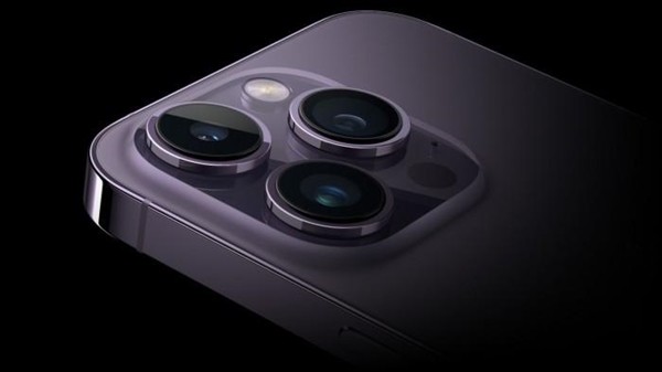 苹果 CEO 库克拜访索尼传感器工厂，iPhone 15 影像值得期待