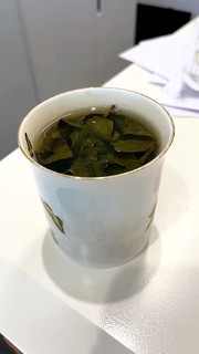 茶能明目，这时候多喝水容易腻，来点绿茶？