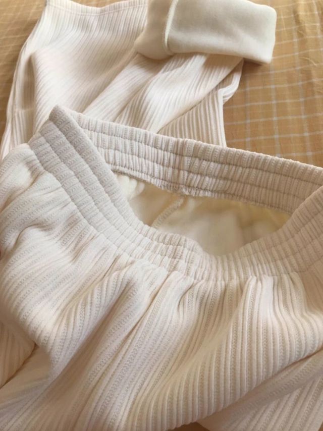 裤子很有质感，不粘毛，不易褶皱。