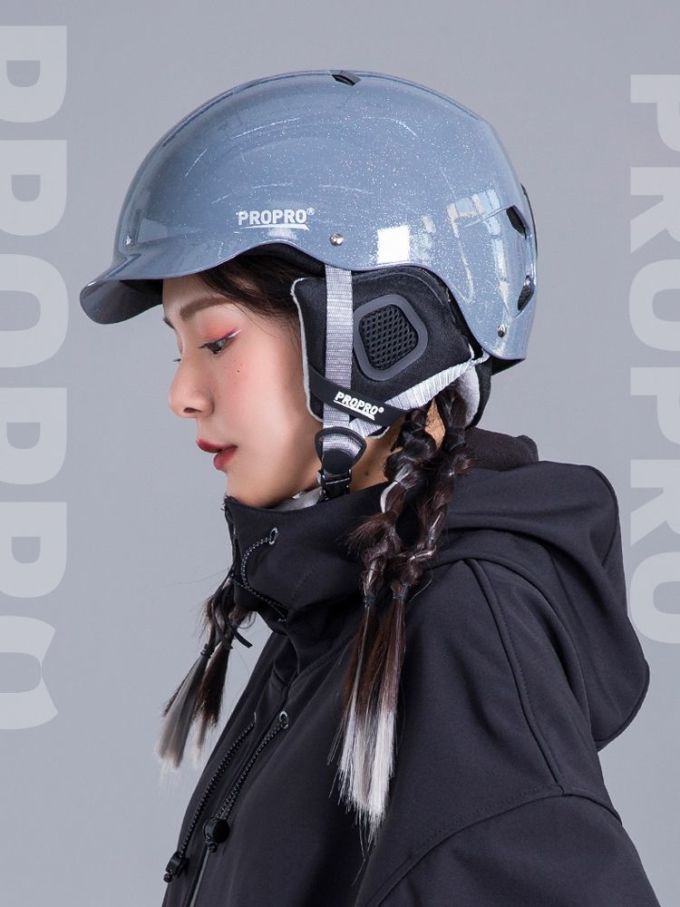 很暖的滑雪头盔