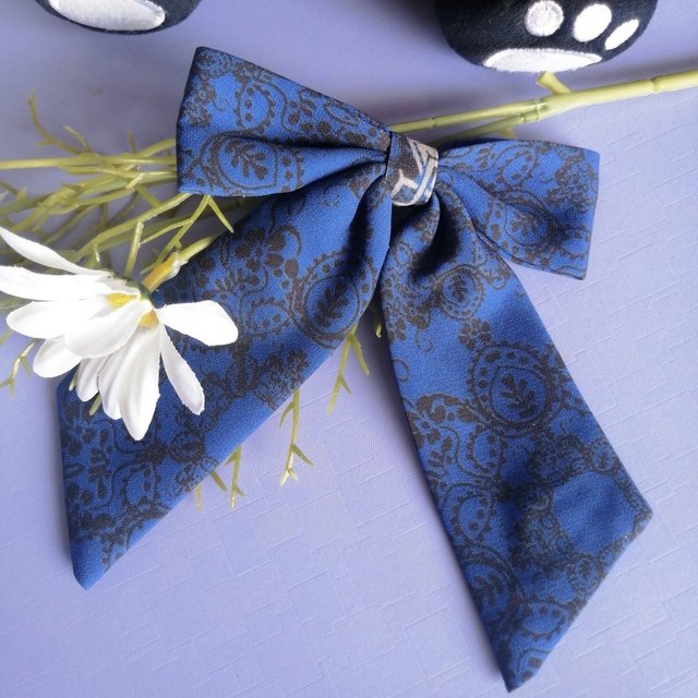 这个颜色的领结很复古，质量还不错