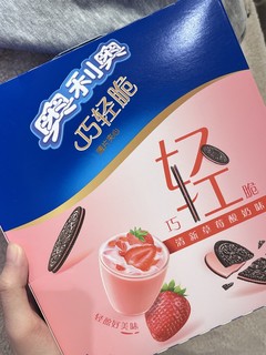 夹心饼干我又来喽，奥利奥轻巧脆