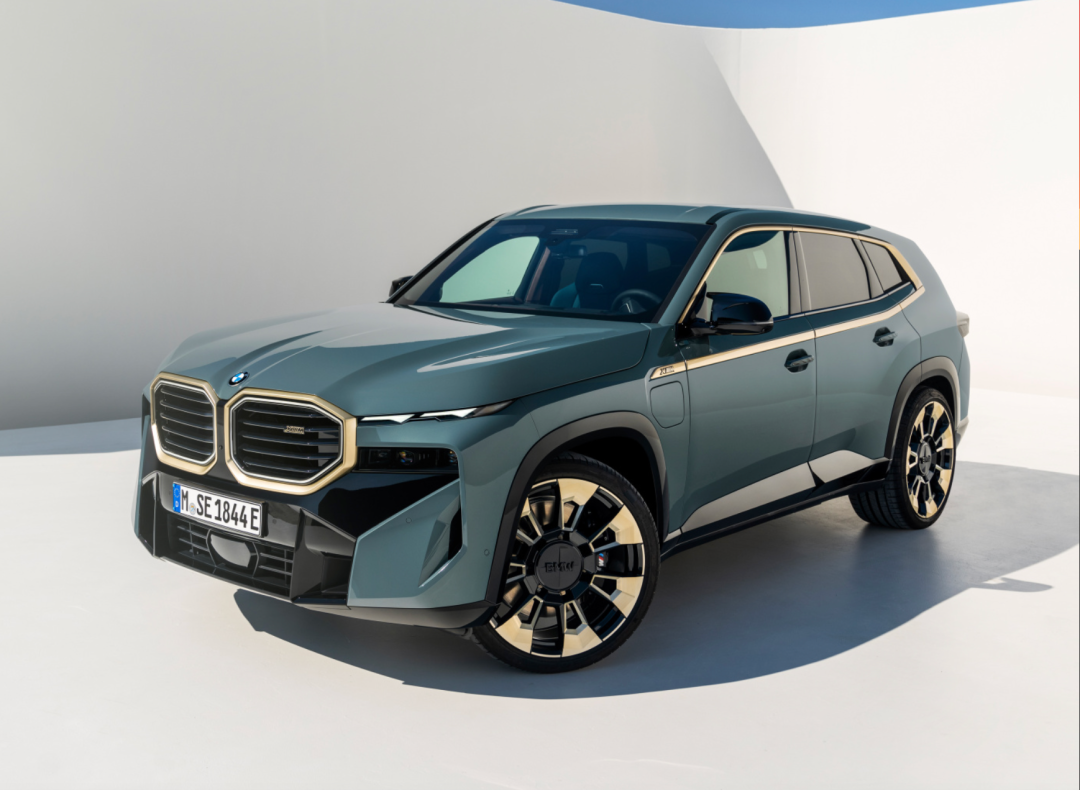 宝马旗舰suv xm正式上市,售价230万元