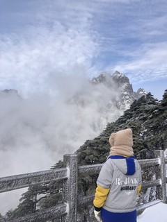 第一次去黄山就看到绝美雾凇啦
