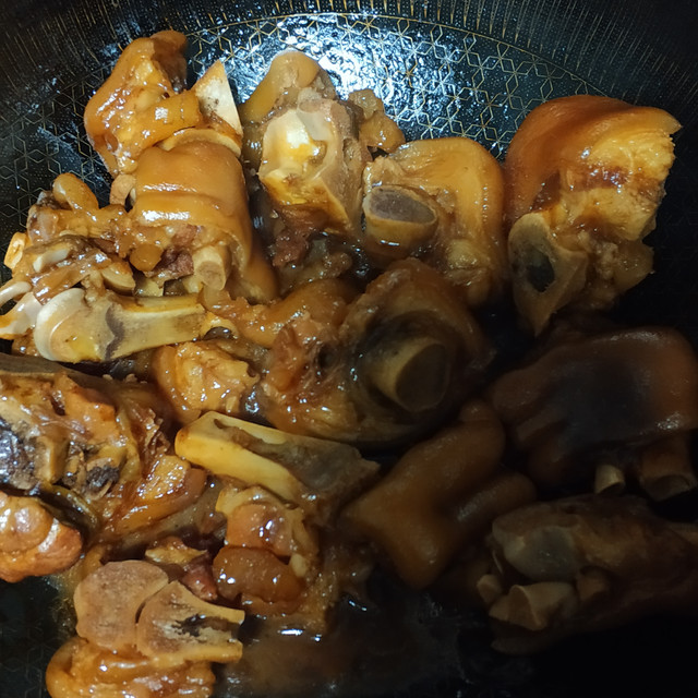 冬天就得吃点猪蹄，美容又解馋！