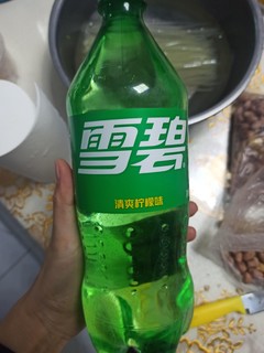 无糖汽水雪碧真好喝气泡多