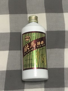 uu们帮我看看这酒值多少钱吧！