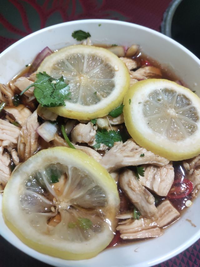 自己在家做的柠檬手撕鸡肉真好吃