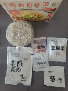 天猫超市购入的南京冠生园鸭血粉丝汤