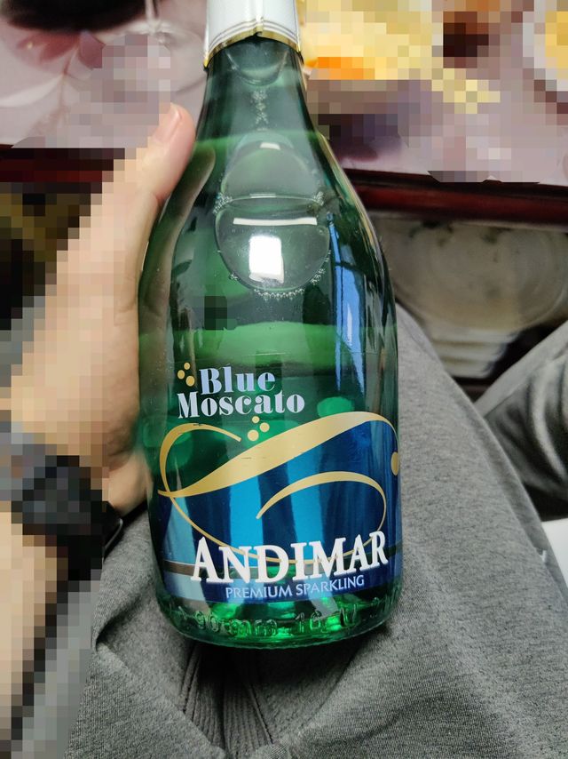 蓝色的葡萄起泡酒，女孩纸的宠爱