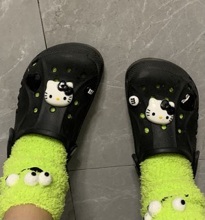 这双绿色袜子怎么能这么亮眼