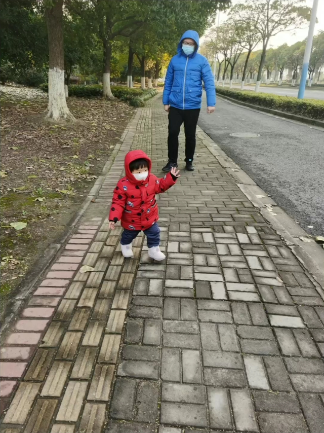 滴水成冰 周围都是小洋人的日子，怎么带娃