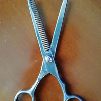 剪发用的牙剪 在家当理发师